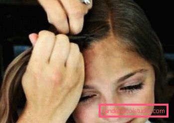 Красиві зачіски для дівчаток на весілля