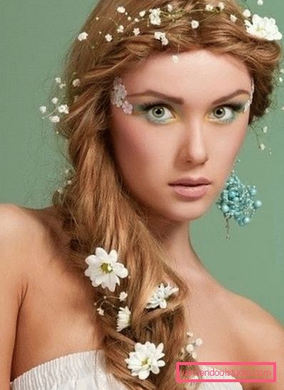 Зачіски з квітами на весілля і випускний Красиві зачіски з квітами у волоссі на весілля і на випускний