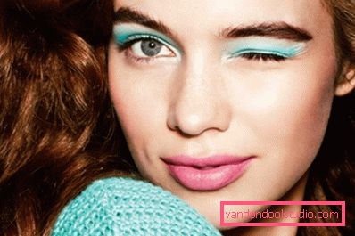 дівчина в бірюзовою кофті дівчина в бірюзовою кофті