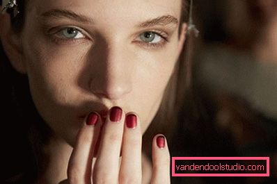 лак відтінку бордо лак відтінку бордо