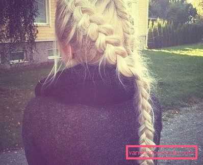 дівчина в чорному пальто дівчина в чорному пальто