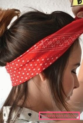 Популярні літні зачіски з яскравими аксесуарами