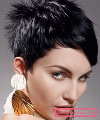 Стильні зачіски на коротку стрижку - фото