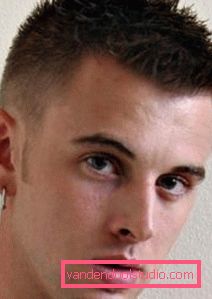 Стрижка бокс Стрижка бокс - відмінний вибір для успішних чоловіків