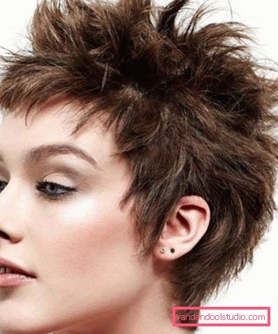 Короткі стрижки на кучеряве волосся Жіночі короткі стрижки для кучерявого волосся