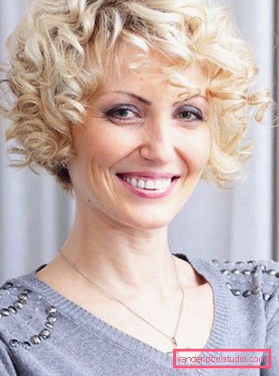 Короткі стрижки на кучеряве волосся Жіночі короткі стрижки для кучерявого волосся